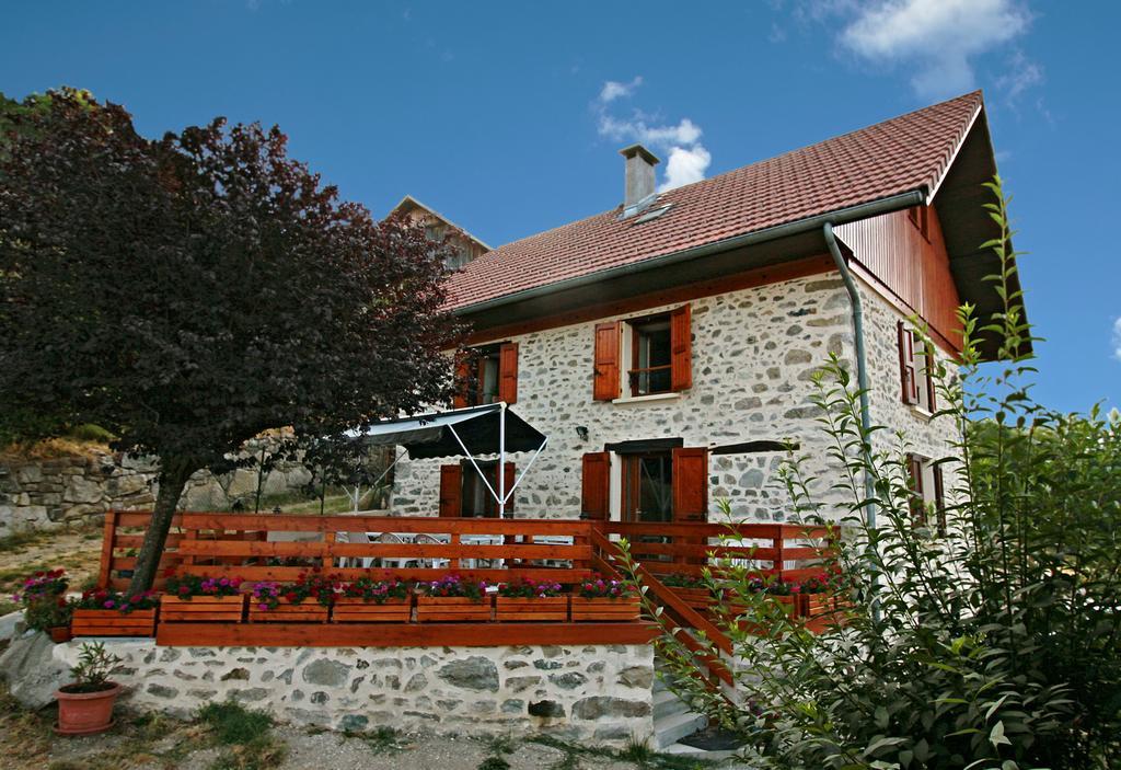 Le Carnival Bed & Breakfast Laval  Екстериор снимка